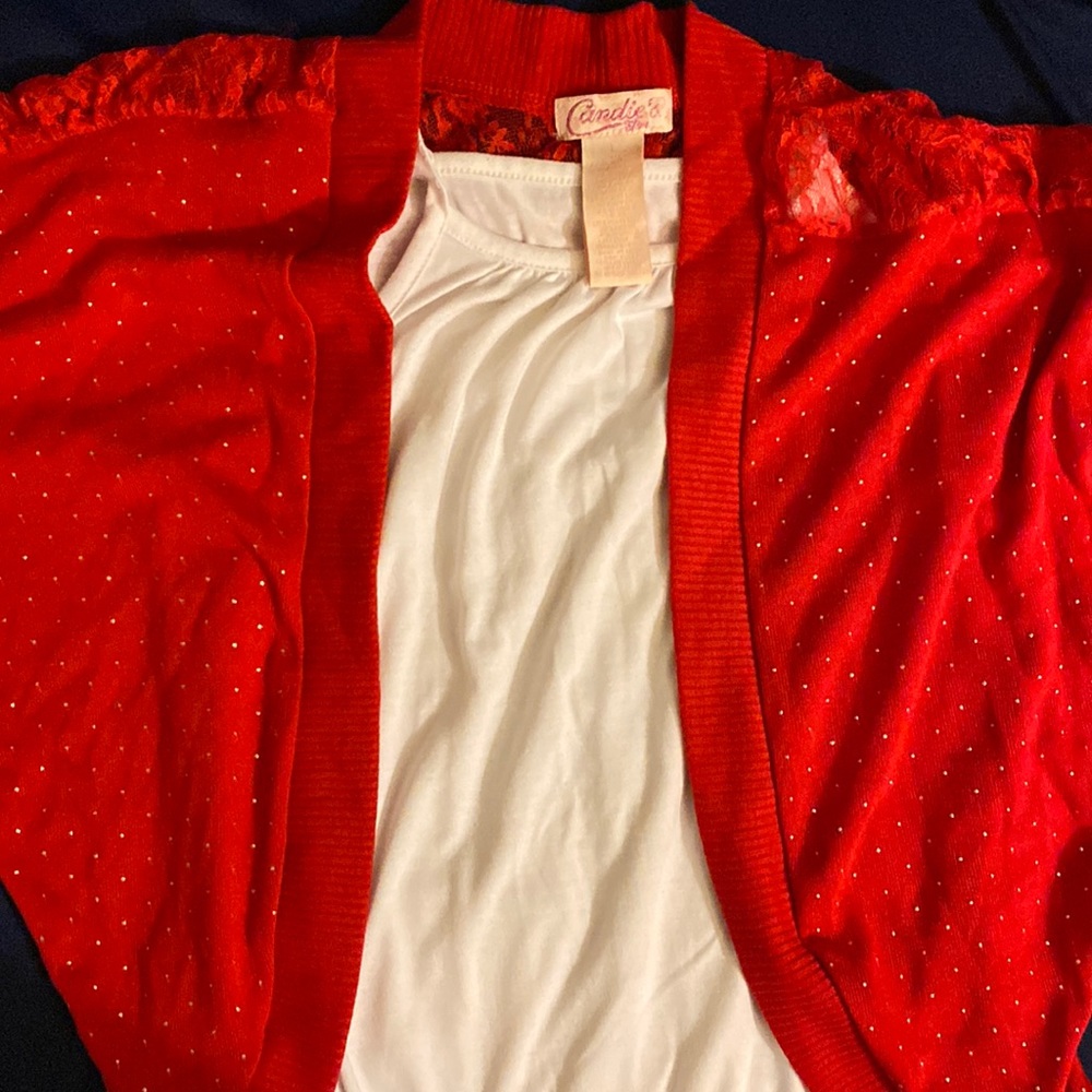 Selling a beautiful set, can be worn with any dark colored jeans.